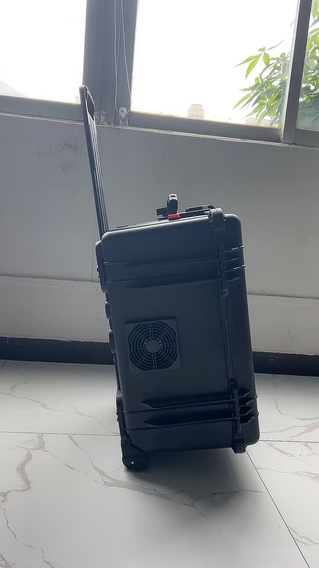 芦山手拉箱型移动通信干扰器